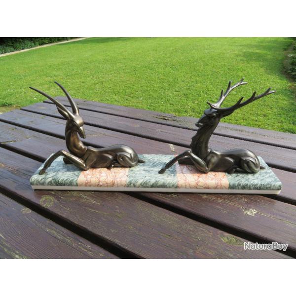 Grande Sculpture repr�sentant un Cerf et une Antilope sur socle en triple marbre - FRANCE(Vers 1930)