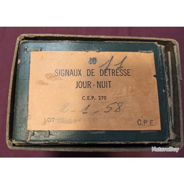 Boite carton fus�e d�tresse jours/nuit de l'arm�e de l'air francaise ann�e 50