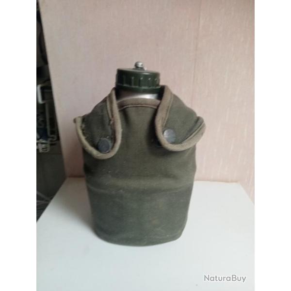 gourde militaire ancienne en alu hauteur 22 cm x 14 cm