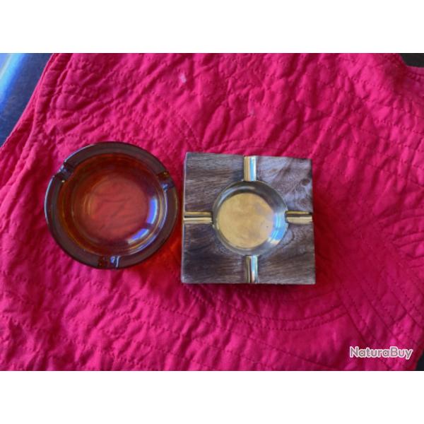 Lot de deux cendriers, pas de prix de rserve