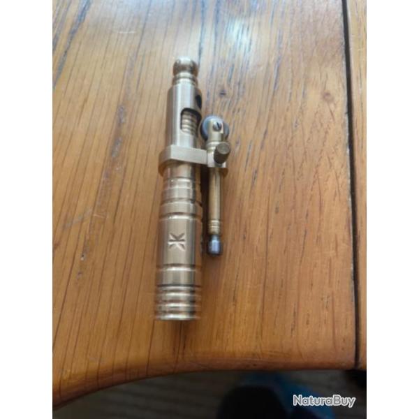 Briquet � essence fait mains