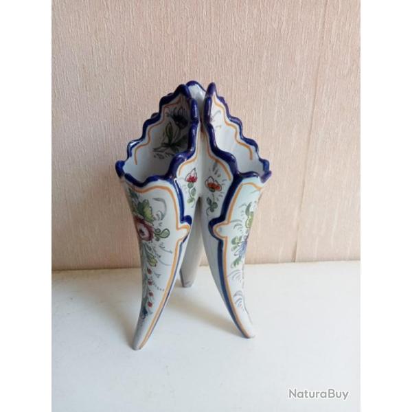 vase ancien en faience de Nevers hauteur 16 cm