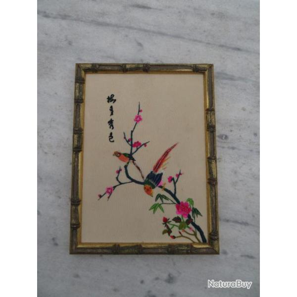 ART D'Asie-Ancienne broderie sur soie repr�sentant des oiseaux branch�s avec fleurs sign�-CHINE(XX�)
