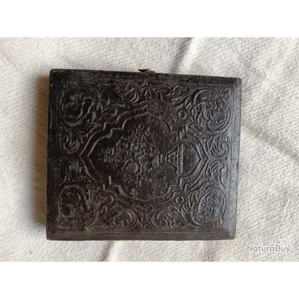 daguerrotype dans sa boite repr�santant un homme sur le continent am�ricain