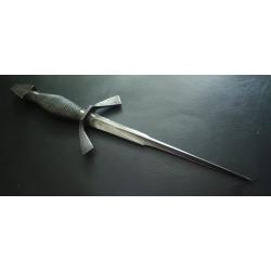 DAGUE STYLET PERCE MAILLE POIGNARD 16e violet le duc , tr&egrave;s pointue