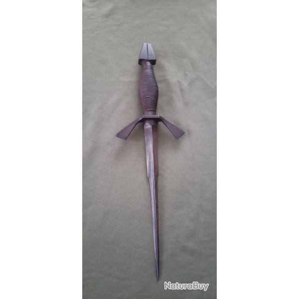 DAGUE STYLET PERCE MAILLE POIGNARD 16e violet le duc , tr�s pointue