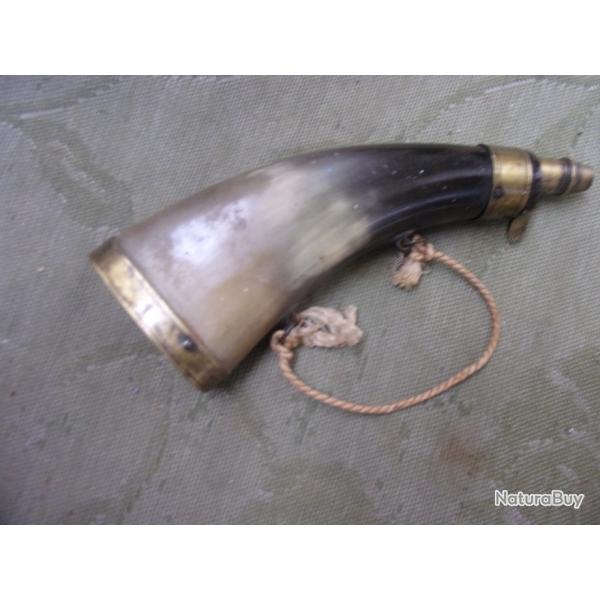 poire � poudre en corne 17  cm