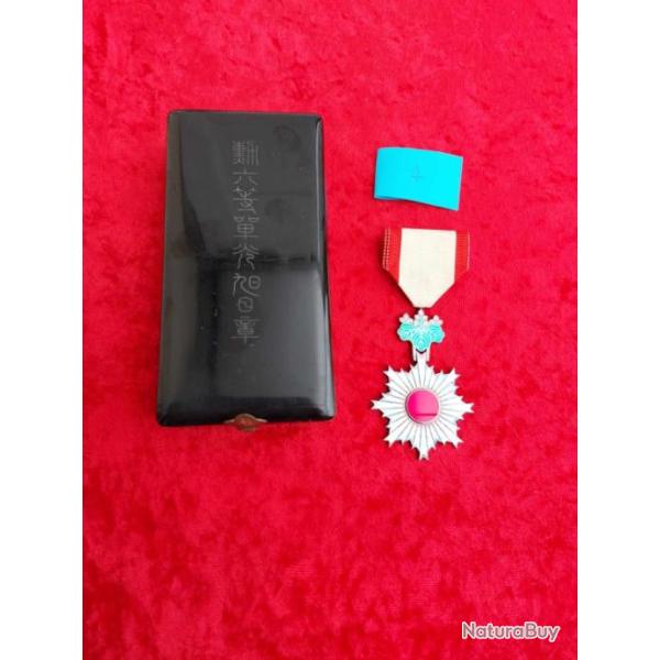 Ordre m�daille japonaise rising sun 6�me classe WW2 argent 7