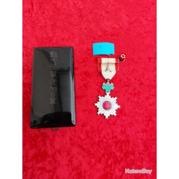 Ordre m�daille japonaise rising sun 6�me classe WW2 argent 9