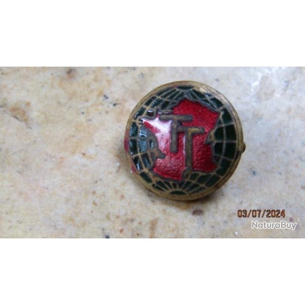 insigne boutonni�re mouvement Tourisme et Travail politique CGT 1950 1970 communisme