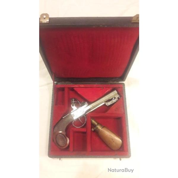 beau pistolet � l'ecossaise avec baionnette lancante dans cassette equip�e