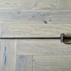 Ancienne &eacute;p&eacute;e courte dite de deuil sans fourreau avec lame droite &agrave; trois tranchant XVIIIe si&egrave;cle