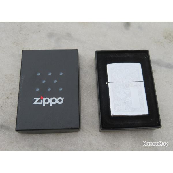 V�ritable Briquet Zippo mod�le  embl�matique"Venetian - Chrome"- En �tat NEUF avec boite d'origine