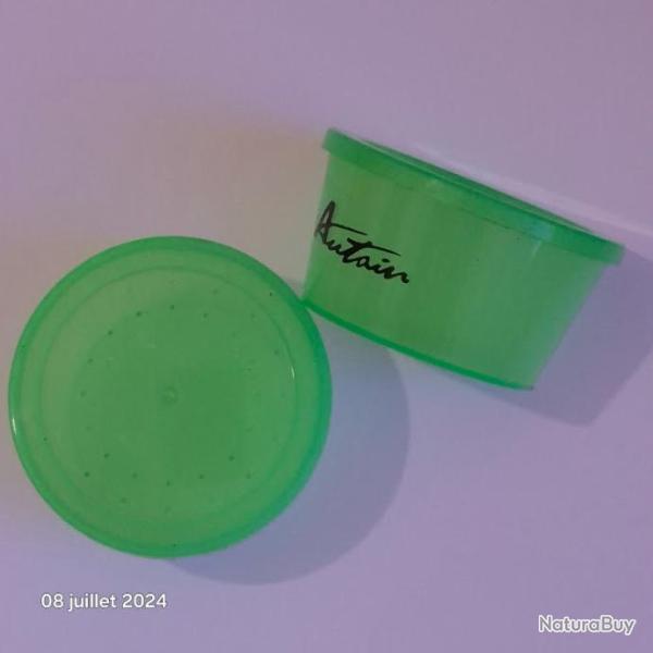 Lot de 2 Bo�tes plastiques  pour asticots ou vers de terre