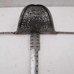 tr&egrave;s belle MAIN GAUCHE  XVII em - lame  de 43 cm  total 55 cm - poids 550 gr