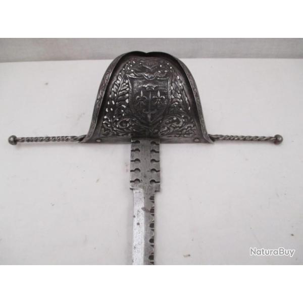 tr�s belle MAIN GAUCHE  XVII em - lame  de 43 cm  total 55 cm - poids 550 gr