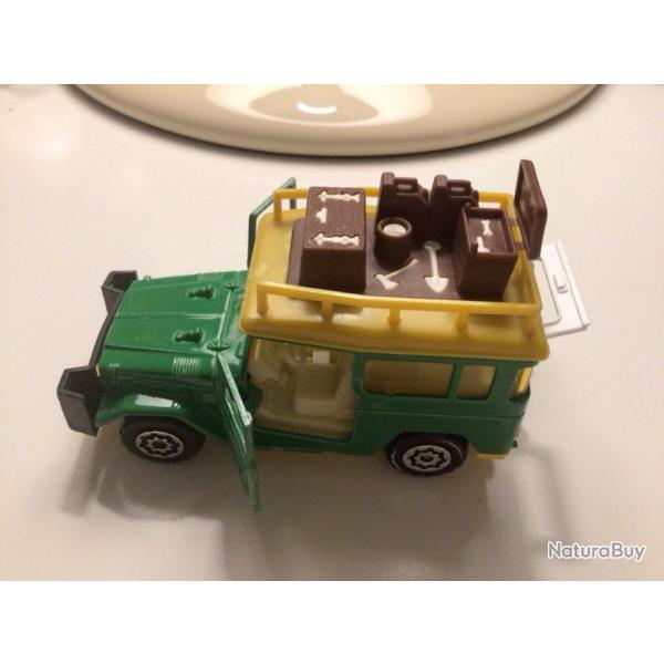 TOYOTA BJ 45 une l�gende des 4x4  �chelle 1/36 MAJORETTE PARIS  DAKAR  avec bagages sur la galerie