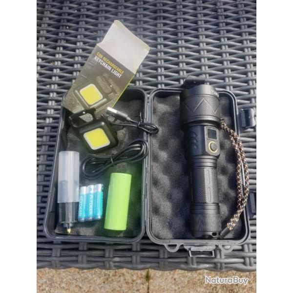 Lampe de poche tactique � led