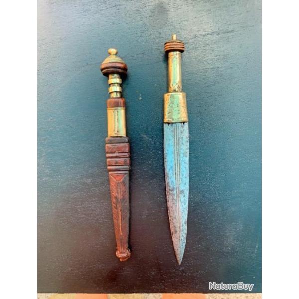 LOT DE DEUX BEAUX POIGNARDS DU DEBUT XX�, MAURITANIE AVEC FOURREAU ET MOSSI
