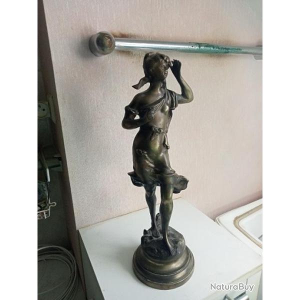 statuette du XIX�me en bronze hauteur 46 cm 3,32 kg