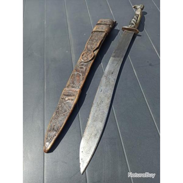 Machette africaine - art ethnique - avec �tui cuir et poign�e en corne ouvrag�e - XIX�