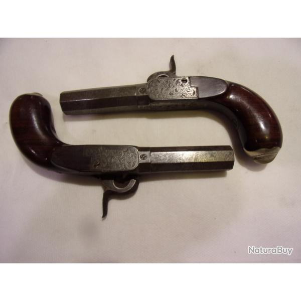 PAIRE DE PETITS PISTOLETS DE POCHE � percussion, canons damas doubles.