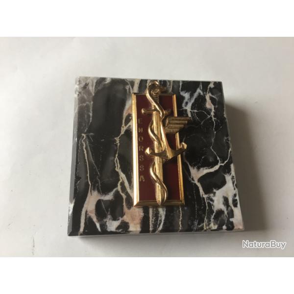 VENDU PAR LE-CUIRASSIER INSIGNE DE  SANT� LIBOURNE  DE TABLE SUR SOCLE MARBRE 80 X 80 MM