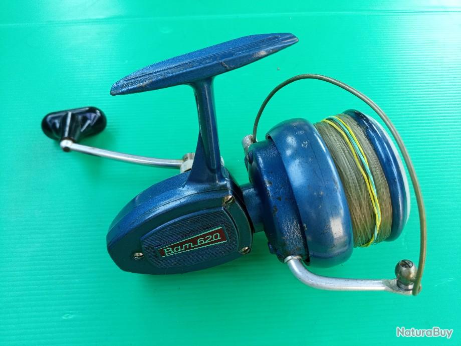 ANCIEN MOULINET DE lancer capoté BRETTON 500. Bel état. EUR 28,00