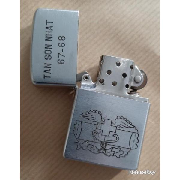 Briquet am�ricain Zippo p�riode Vietnam corps m�dical m�decins et infirmiers Etat superbe dat� 67-68
