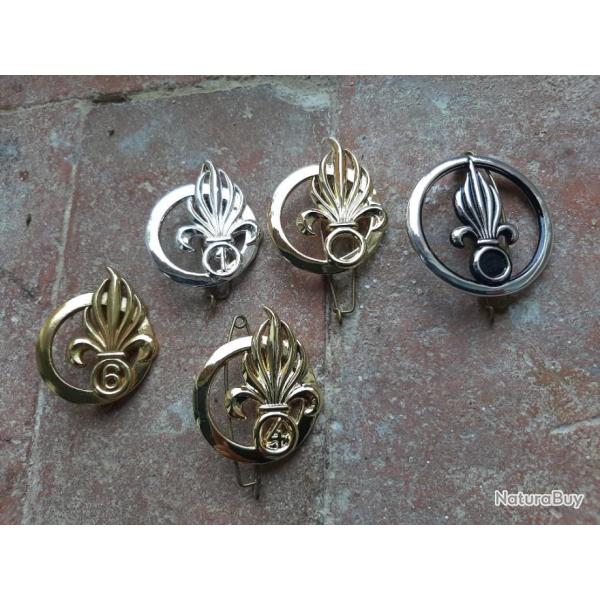 Lot de 5 insignes de b�ret de la L�gion Etrang�re superbe �tat. Petite collection.