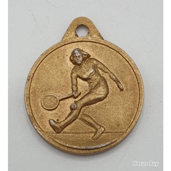 M�daille d'or "Tennis" f�minin .