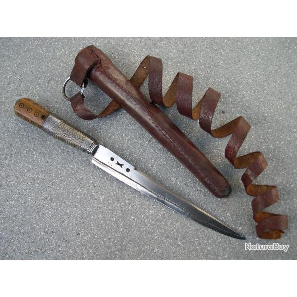 Tr�s Beau Couteau Traditionnel  Alg�rien , dit Bou-Saadi " de Bou-Sa�da  ( Porte du desert )