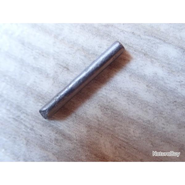 Axe, goupille pour arme. L : 17,2 mm. � 2,16 mm