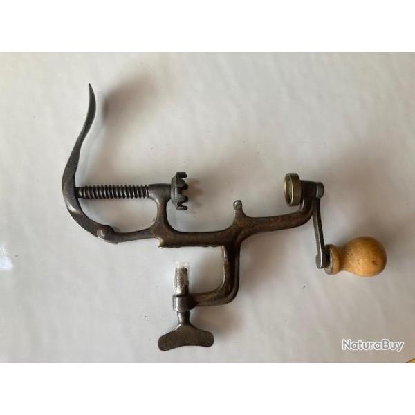 SERTISSEUR CAL 16   N� 64