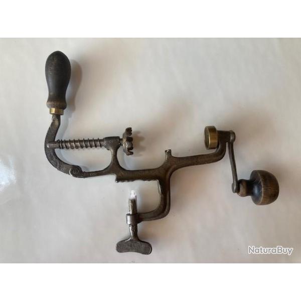 SERTISSEUR CAL 16   N� 68