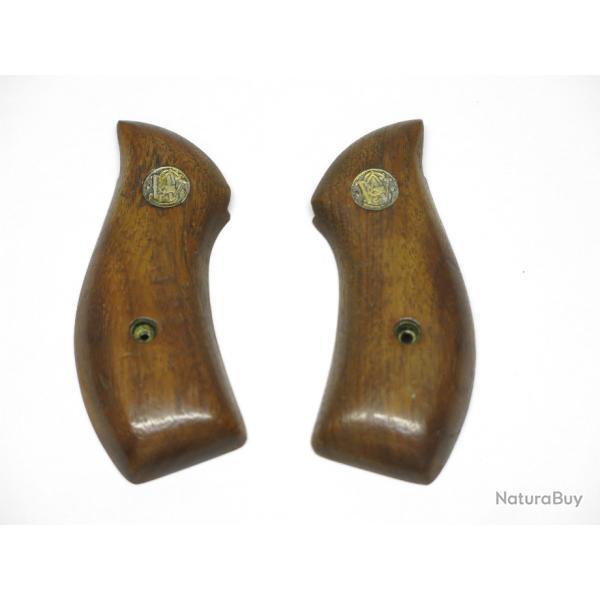 Paire de plaquettes de crosse carcasse J bois revolver Smith et Wesson R�f 88 box 217