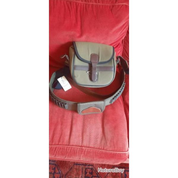 Cartouchi�re et Ceinture � balles avec poche.