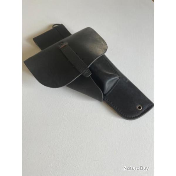 Vends �tui r�glementaire pistolet MAC 50 en cuir avec compartiment second chargeur. �tat impeccable