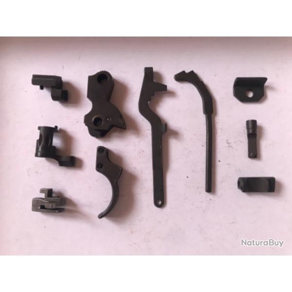 Lot de pieces d�tach�es de pistolet CZ 50