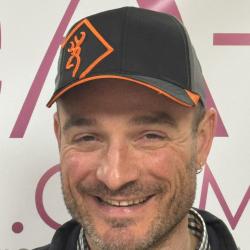 Casquette HELIOS coloris BLEU/ORANGE pour le tir sportif par temps ensoleill&eacute;.