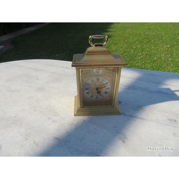 VINTAGE - Rare Horloge de Bureau/Chemin�e en m�tal dor�e RHYTHM � TEMPUS FUGIT � - Japon (Vers 1970)