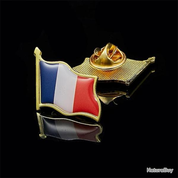 Pins en forme de drapeau aux couleurs du drapeau fran�ais