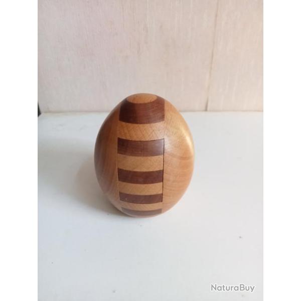 oeuf en bois diam�tre 7 cm hauteur 9 cm, art populaire