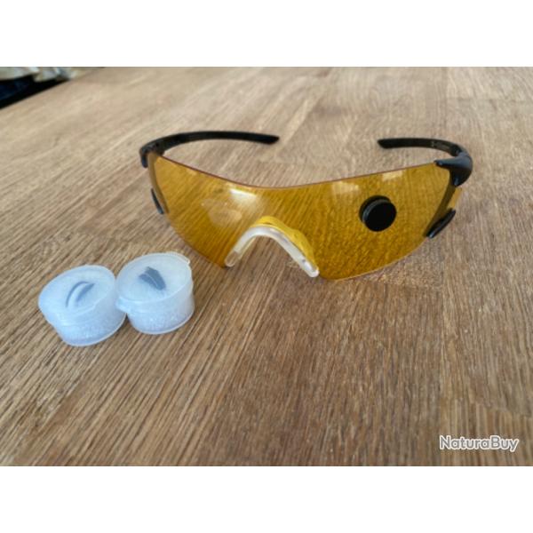 Magnetor Eyes . Il corrige  la vis�e pour les personnes qui ont l'oeil directeur invers�.