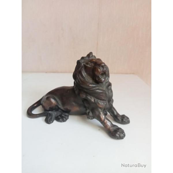 statuette ancienne lion en r�gule hauteur 11 cm longueur 14 cm