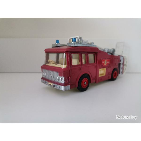 Dinky Toys E.R.F. Fire Tender 266 Made in England chelle et chassis blanc