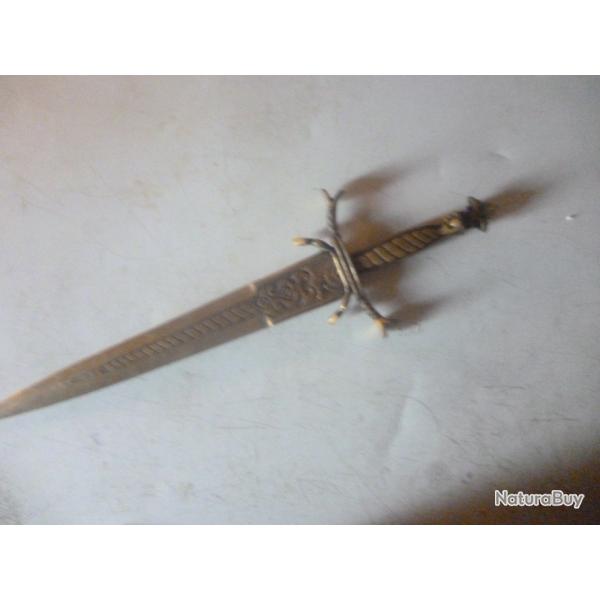 Glaive en bronze , richement d�cor� , certainement d'origine Ottomane , 1901