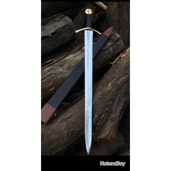 pe templier, forge  la main, solide et tincelante acier D2. Tranchante, solide, coupe intense