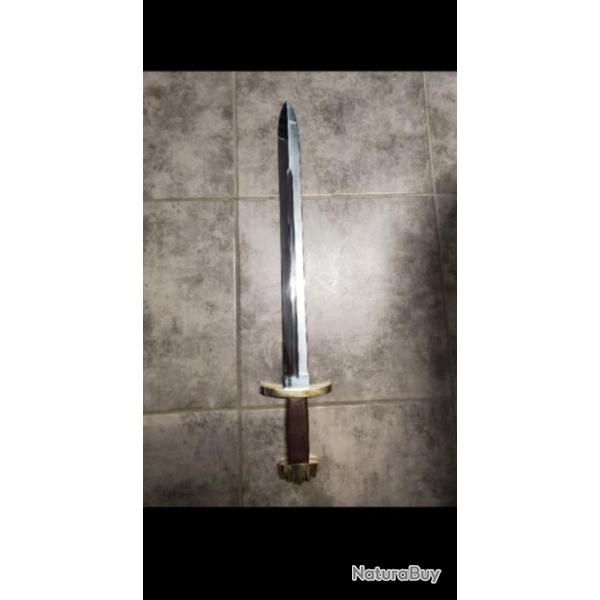 pe viking forge  la main, tranchante, acier suprieur D2, poignee pleine, indestructible