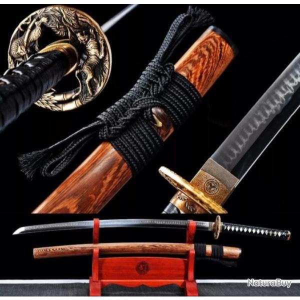 Katana exeptionnel avec lame �tincelante, tranchante, solide, trempee argile